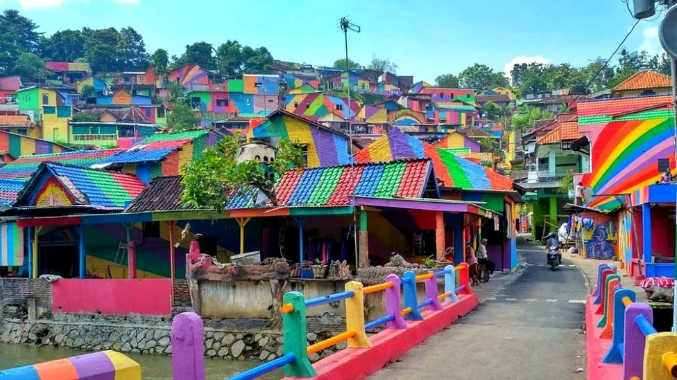 kampung-pelangi