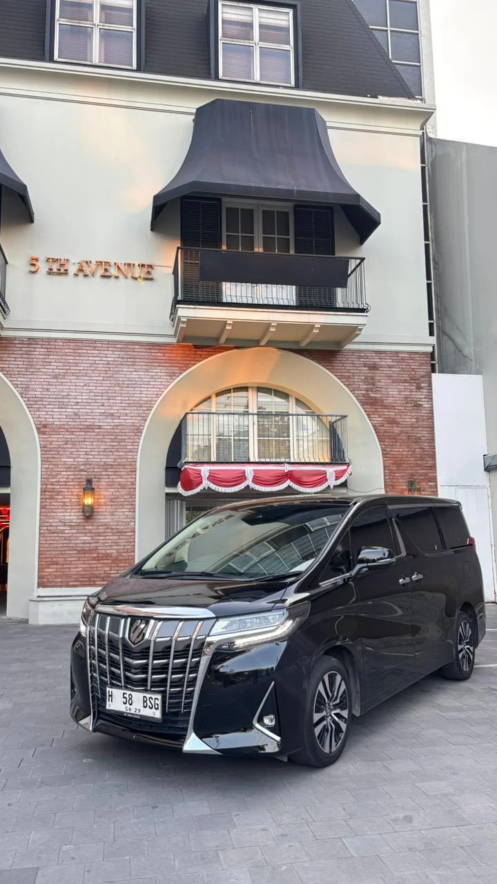 Toyota Alphard - Tampak Keseluruhan